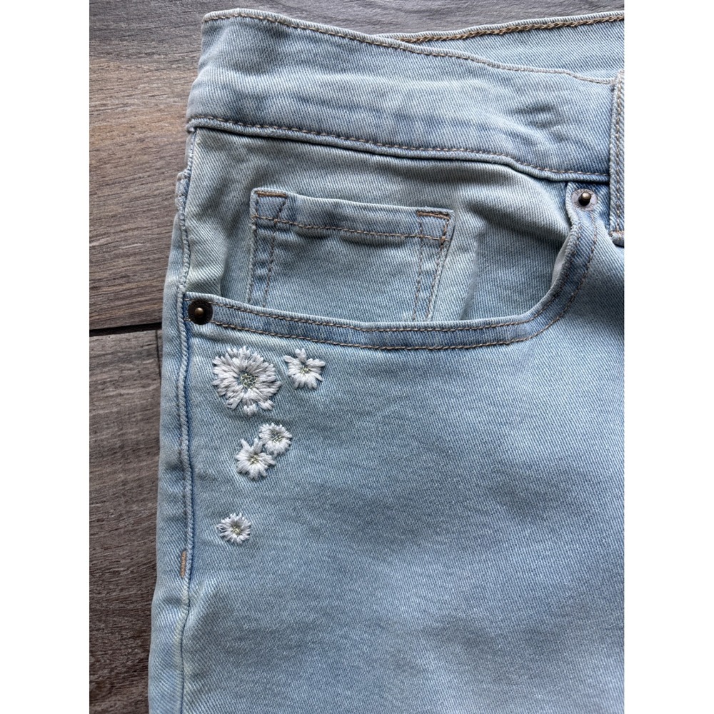 Jessica Simpson Womens Ankle Flare Jeans 22W Light Blue Floral Embroidered Boho - Picture 3 of 10